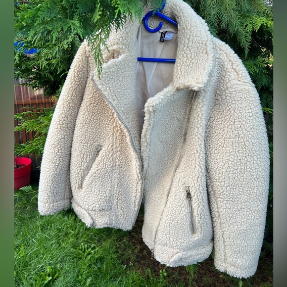 Divided teddy jacket size 8 - Picture 3 of 5